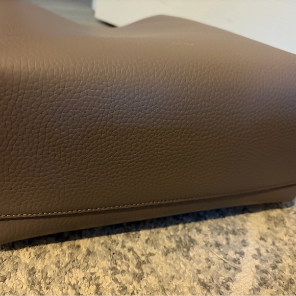 Cuyana Oversized Linea Bucket Bag - Picture 8 of 13